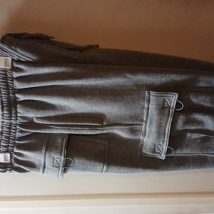 Men's heavy sweat pants.